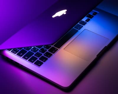 MACBOOK AIR